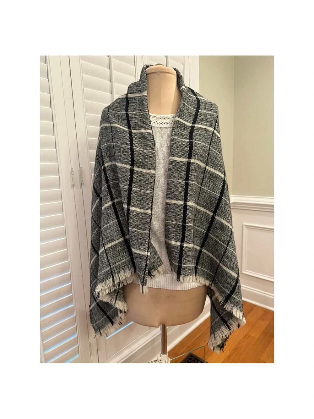 Cozy Black & Gray Windowpane Blanket Scarf